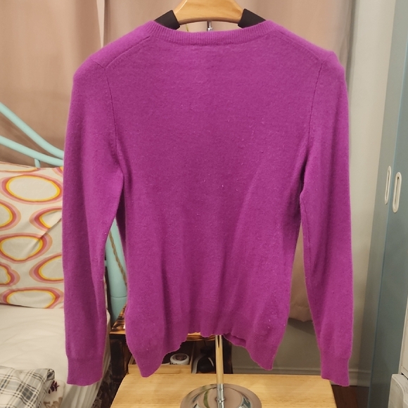 Joseph A Purple V-Neck Sweater - Picture 2 of 3
